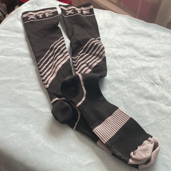 UNISEX COMPRESSION SOCKS - Picture 2 of 2